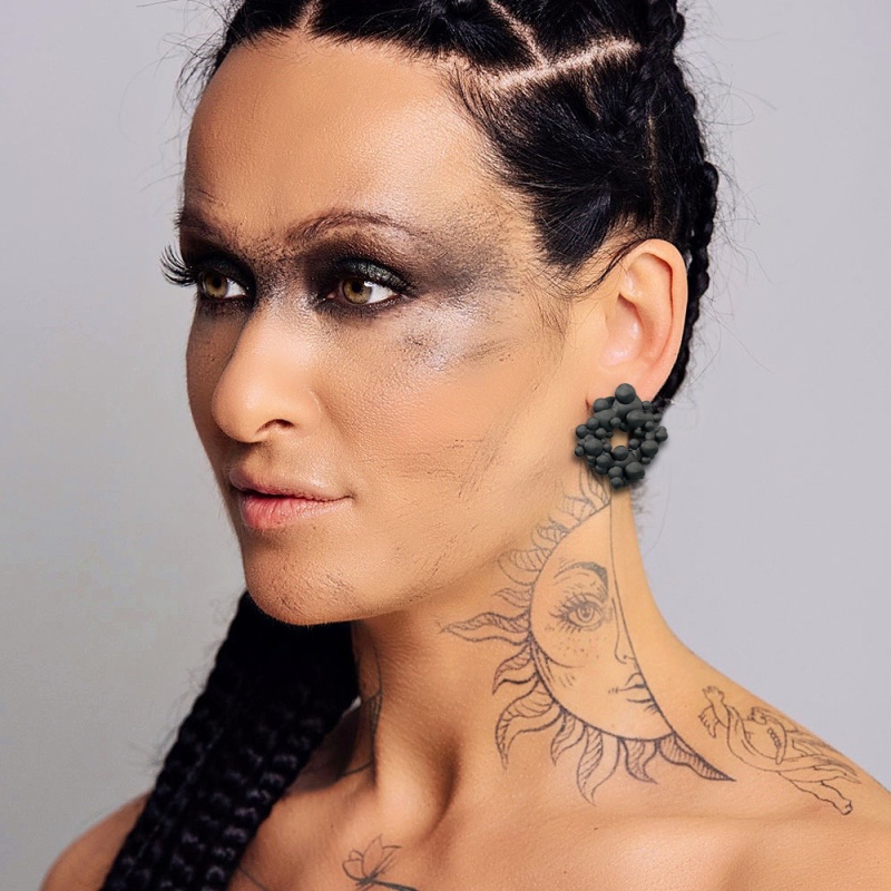 AppleYard_Black_Model_1.jpg AppleYard_Black_Model_1.jpg