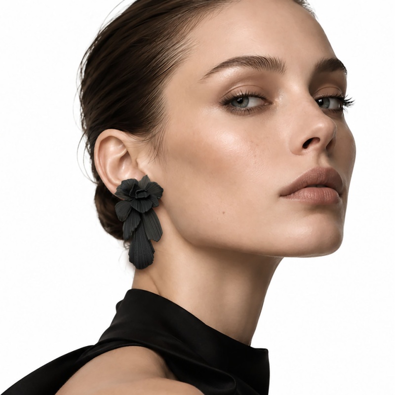 MODEL Perle del Merl Black.jpeg