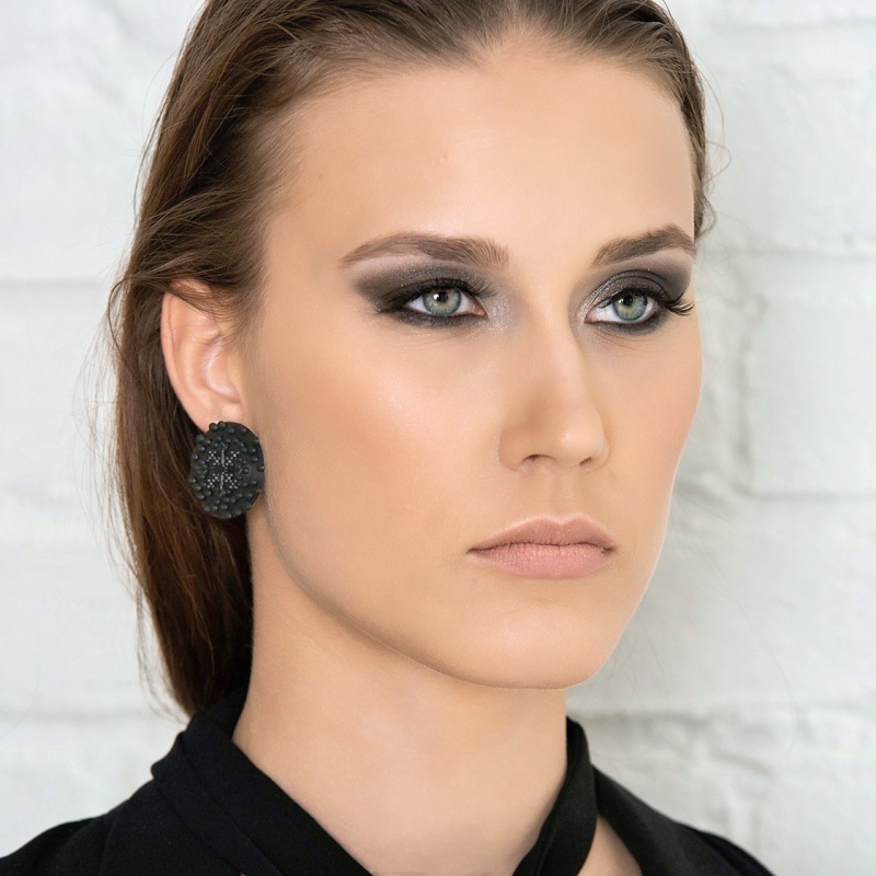 UKKO_EAR_BLACK_M.jpg